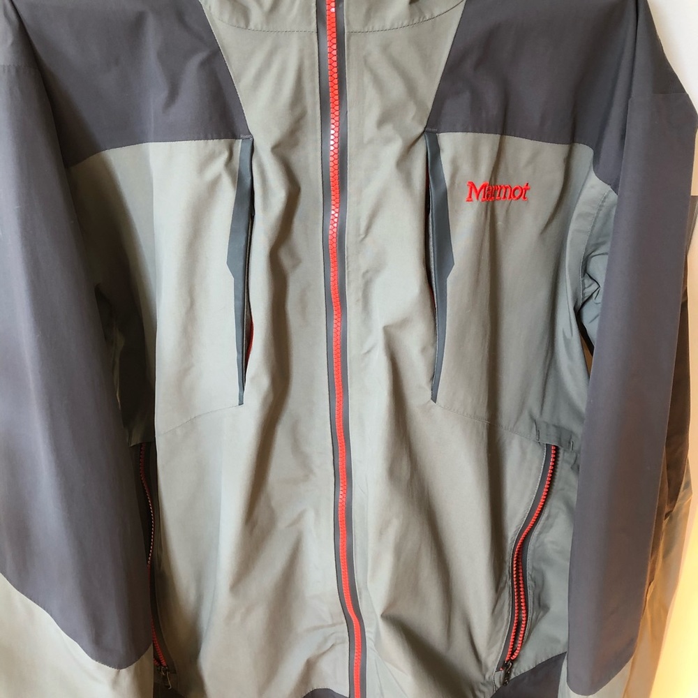 Men’s Marmot Precip Shell and liner. (2 coats)
